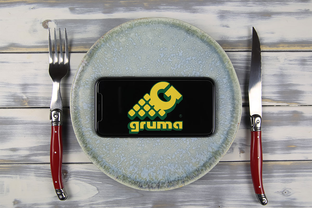 Gruma logo on dinner plate.