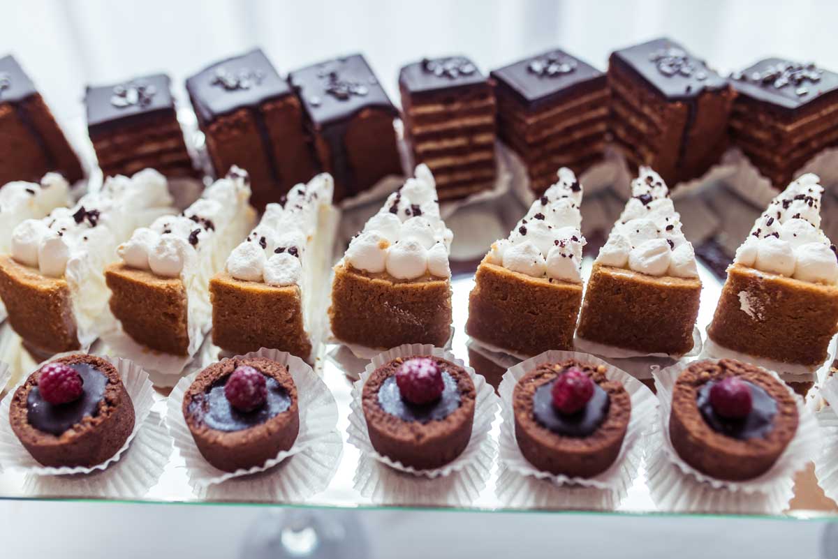 Retail Bakery Trends, mini wedding cakes
