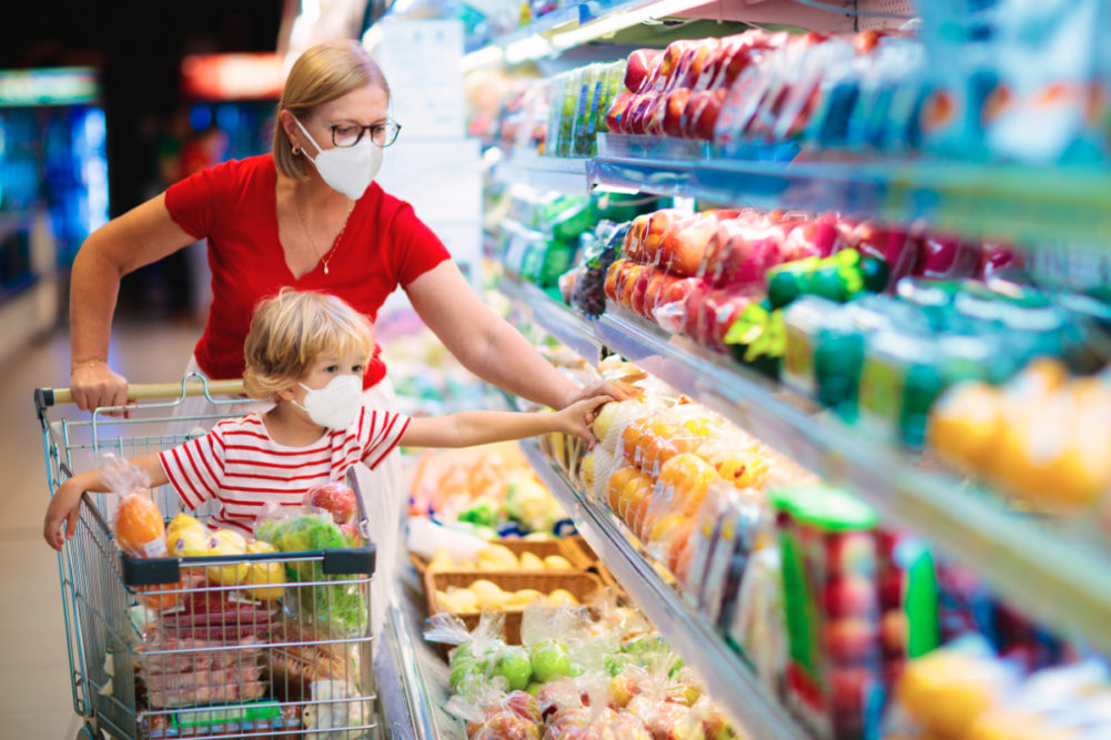 Shopping with child during pandemic