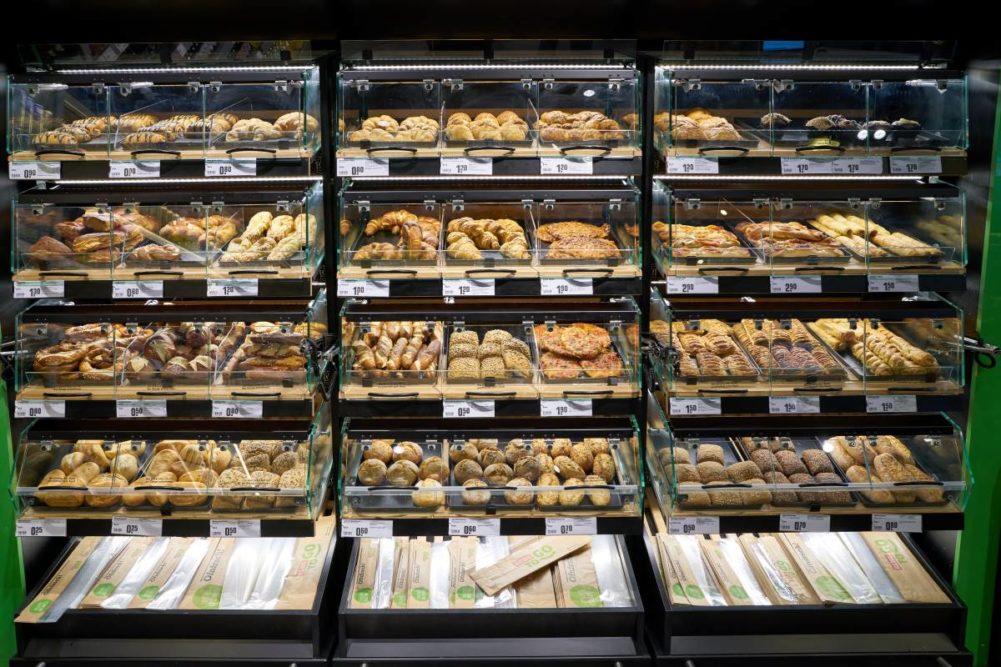 Convenience store bakery case