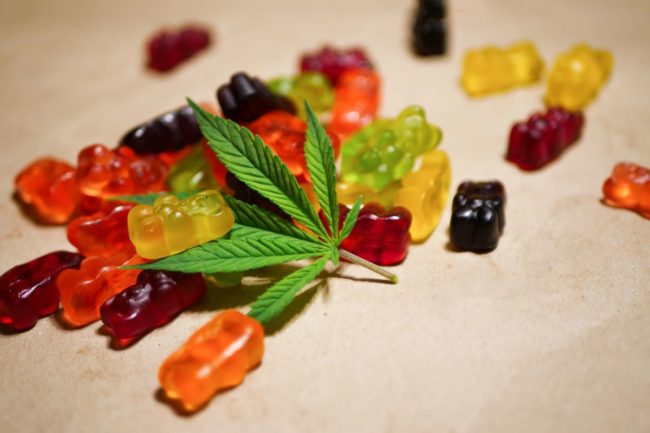 CBD gummies, gummy bears, cannabis leaf, Adobe Stock