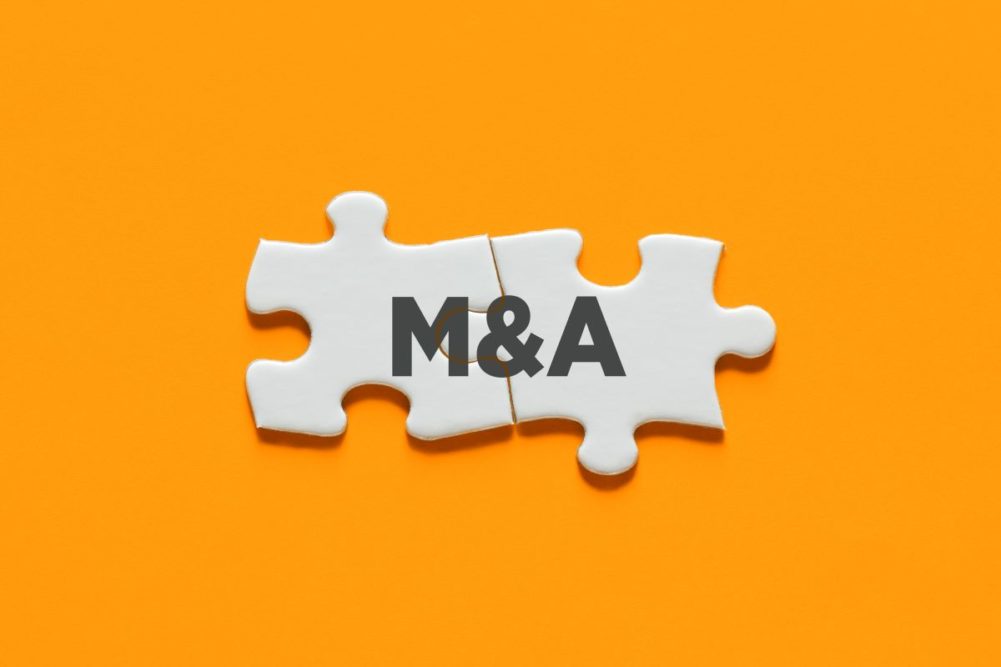 M&A graphic, two puzzle pieces, orange background