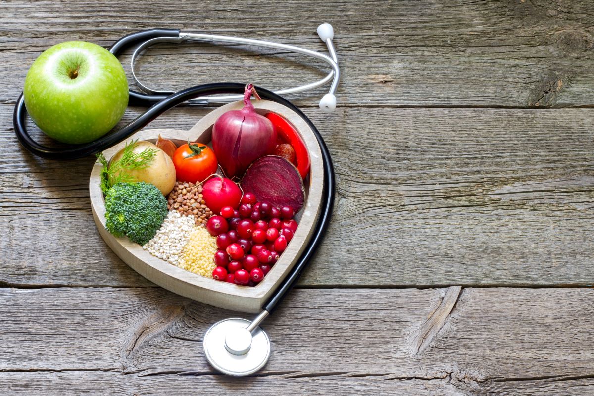 Heart healthy foods, heart-shaped bowl, stethoscope, green apple