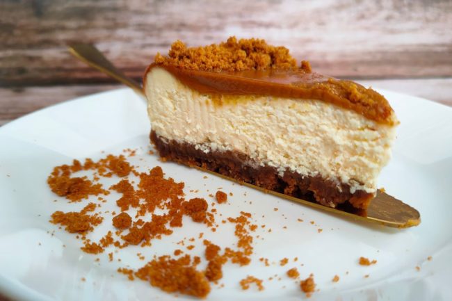 Cheesecake with caramel topping